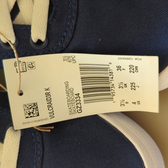 Adidas VULCRAID3R New no box Size 4 - Picture 2 of 6